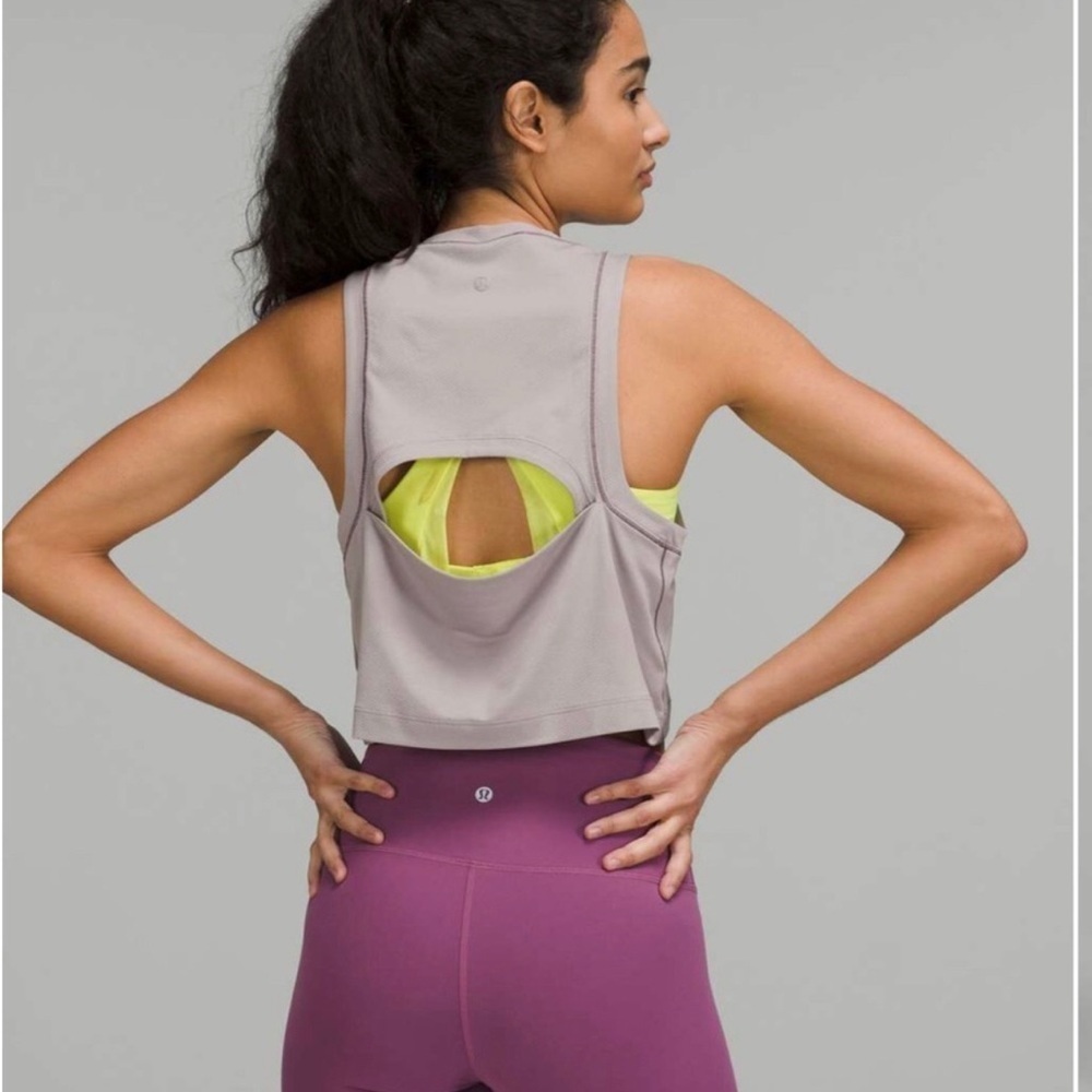 Lululemon Open-Back Cropped Training Tank Top
Mauve Grey